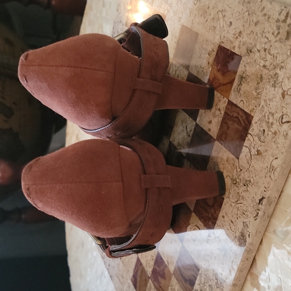 Vince Camuto - Picture 4 of 8